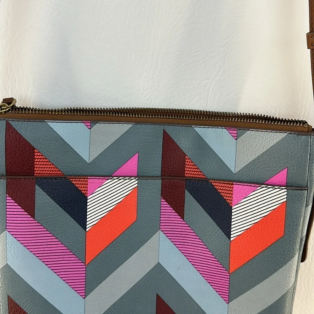 Fossil Colorful Chevron Pattern Crossbody Bag - Picture 6 of 12